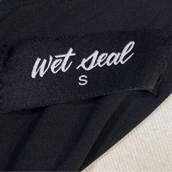 WET SEAL ~ Sequined Stripes and Circles ~ Sleeveless Black Dress ~ Size Small - Picture 4 of 7